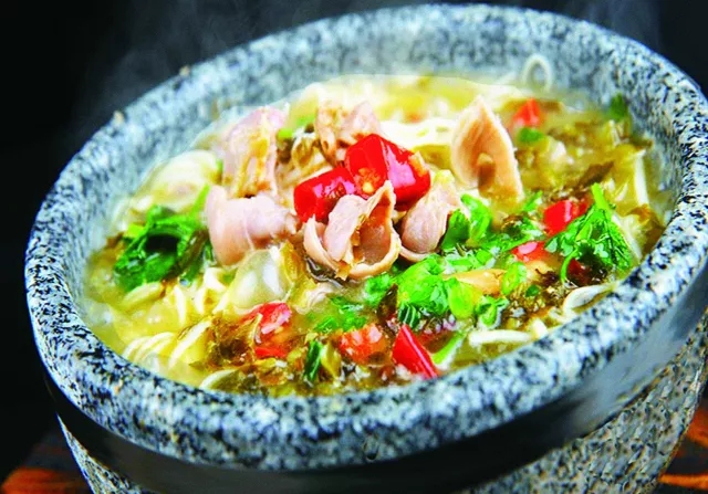 【上电视啦】蛋二三小面亮相《麻辣面对面》， 看著名影星曾志伟筷子下的鱼肚面~