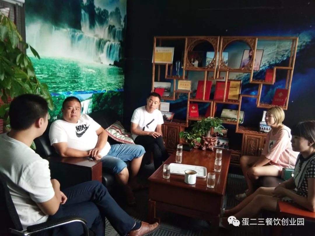 【欢迎】陕西镇平韩总一行人到访公司考察石头餐饮!