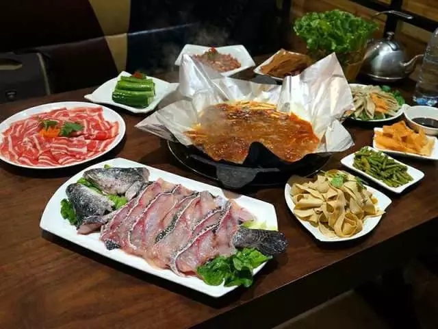 用石头做菜?吃石头?如此神奇!今天为你解密~