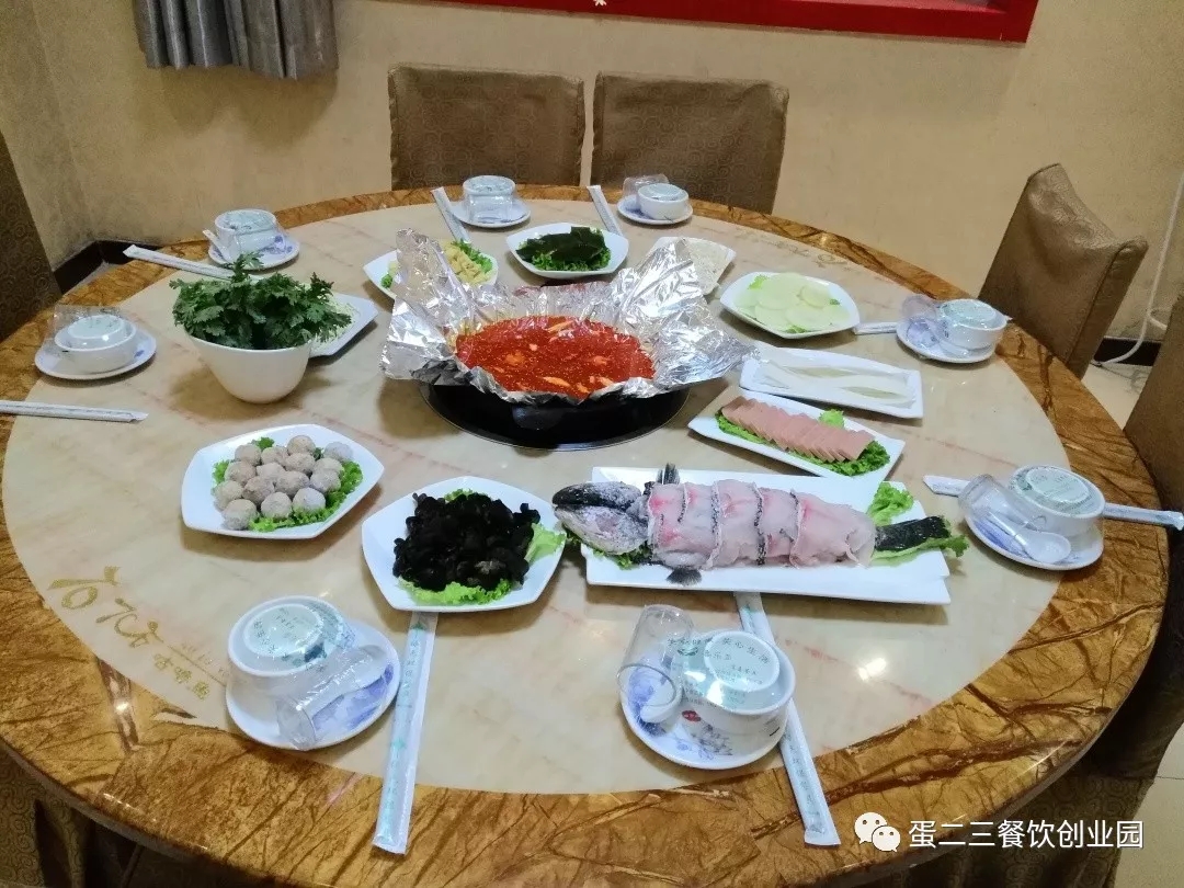 震惊!港下这家用石头做菜的鱼店,吃一斤送一斤,还有···