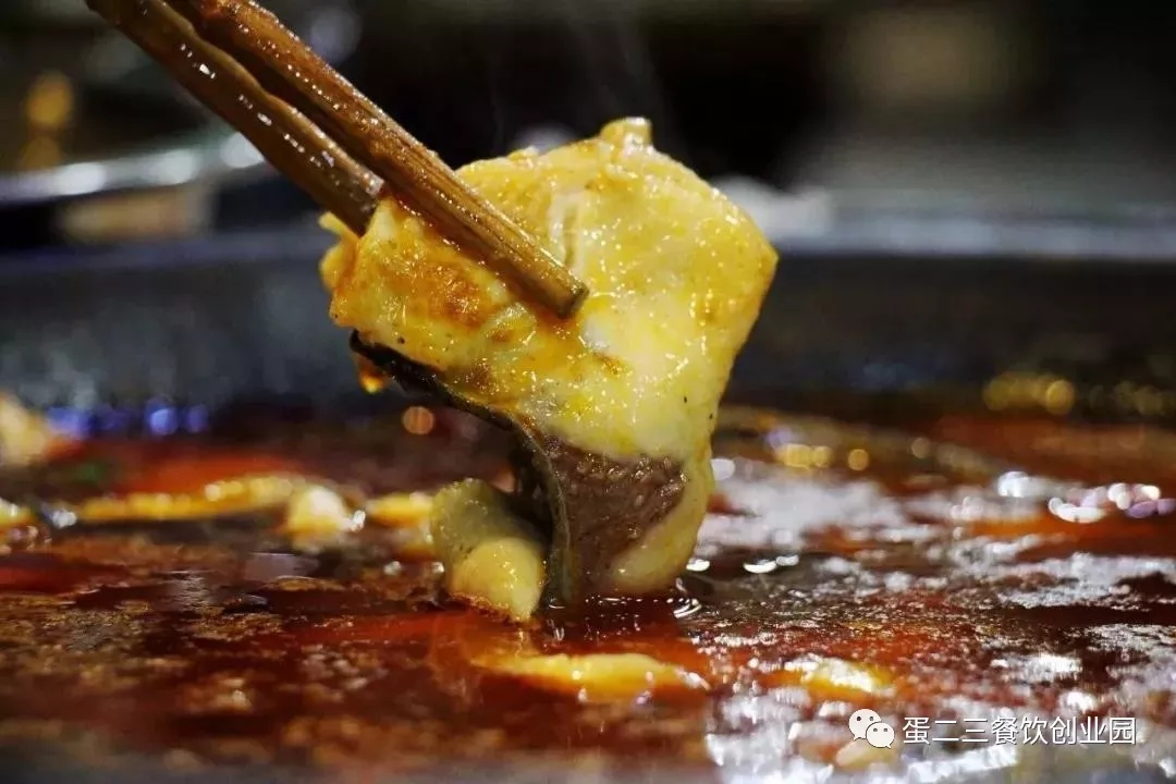 济源这家占地数百平米的鱼火锅店,又有大动作啦,吃鱼送牛骨,还有···