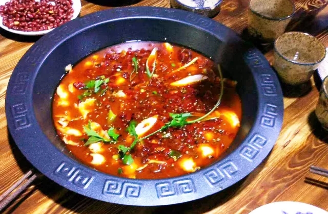 济源这家占地数百平米的鱼火锅店,又有大动作啦,吃鱼送牛骨,还有···