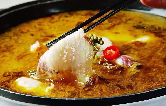 济源这家占地数百平米的鱼火锅店,又有大动作啦,吃鱼送牛骨,还有···