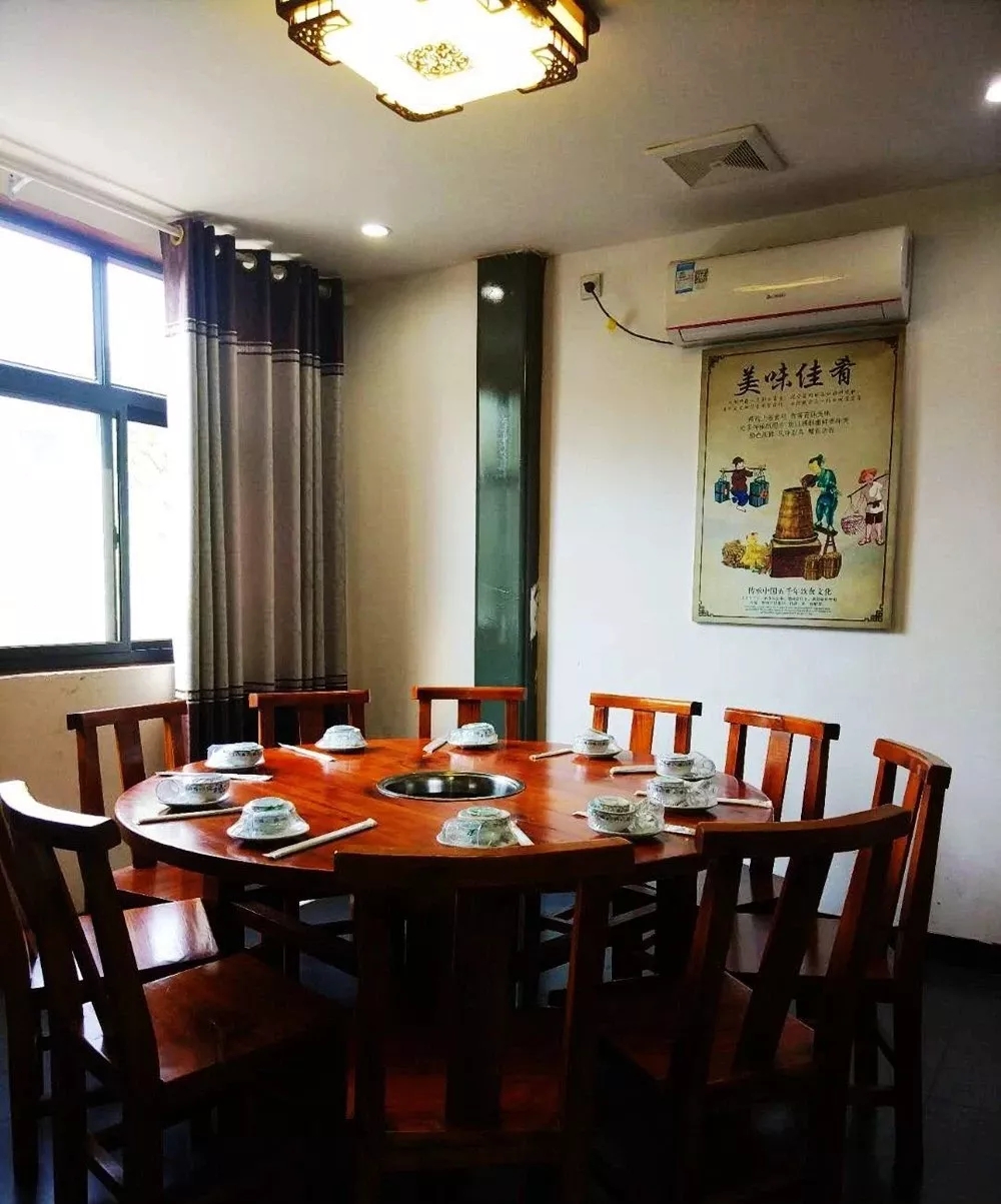 济源这家占地数百平米的鱼火锅店,又有大动作啦,吃鱼送牛骨,还有···