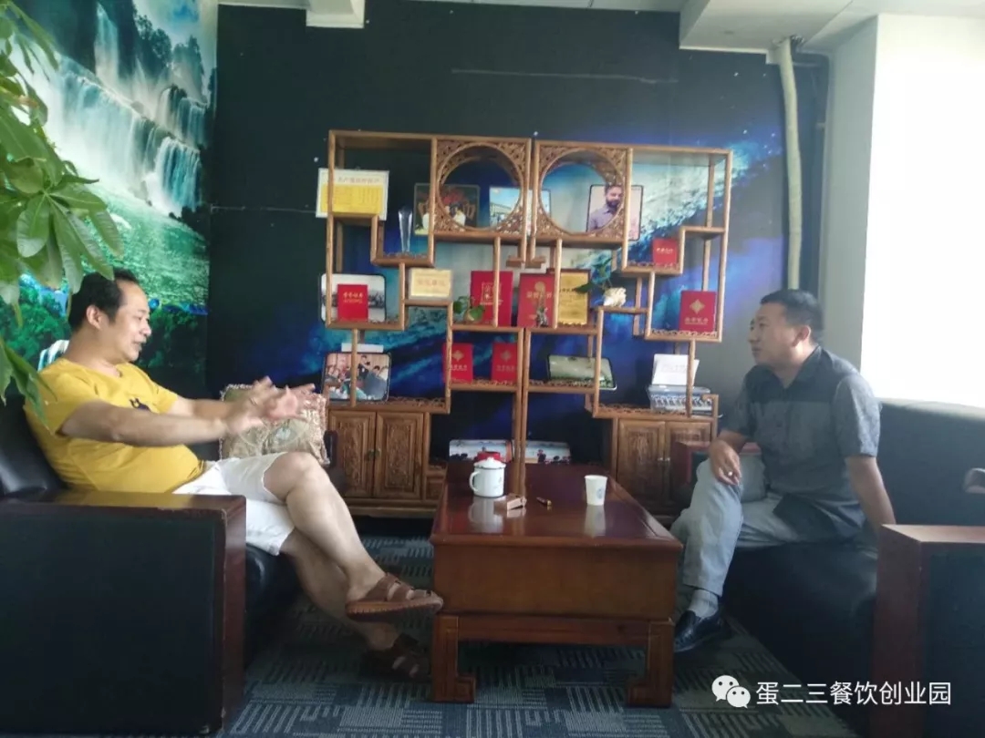【欢迎】山东杨总莅临本公司考察无厨师的餐饮 蛋二三纸包鱼!