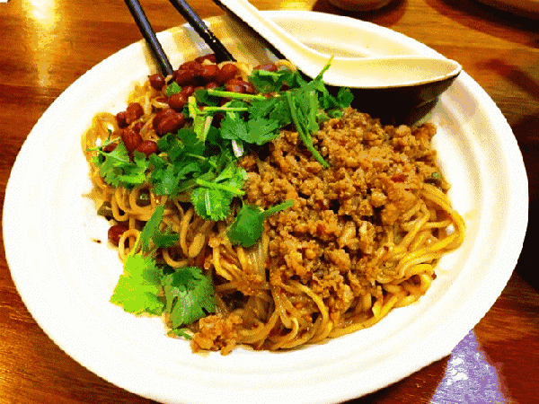 美食|蛋二三小面,隔着屏幕都闻到了香味!