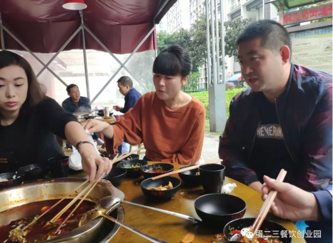 串串大奥秘,快来围观~欢迎陕西安康张总连夜到访公司洽谈子公司项目!
