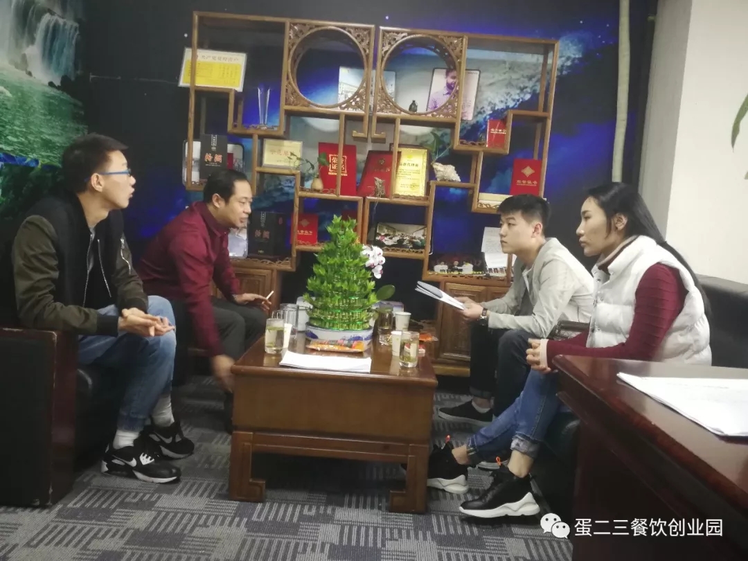 这才是小郡肝真正的姿势,维权不停,签约不断!