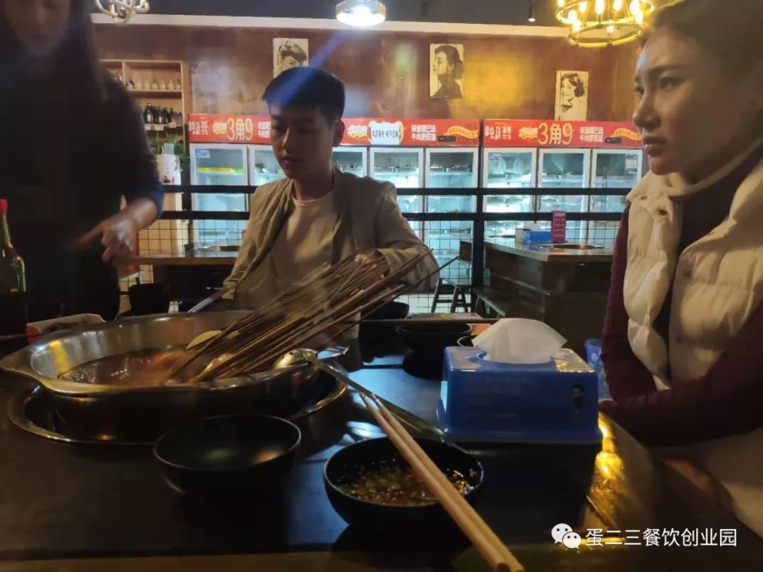 这才是小郡肝真正的姿势,维权不停,签约不断!