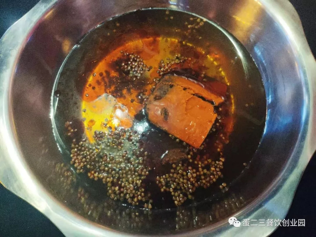 这才是小郡肝真正的姿势,维权不停,签约不断!