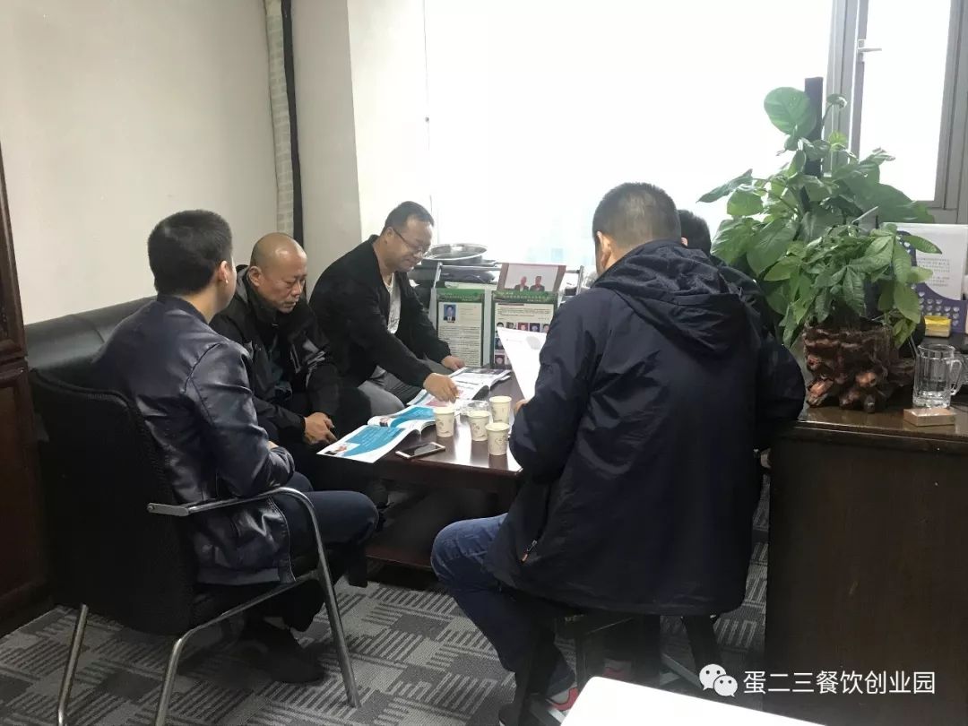 热烈欢迎宁夏银川赵总到访考察7石咕咕鱼,纸包鱼项目!