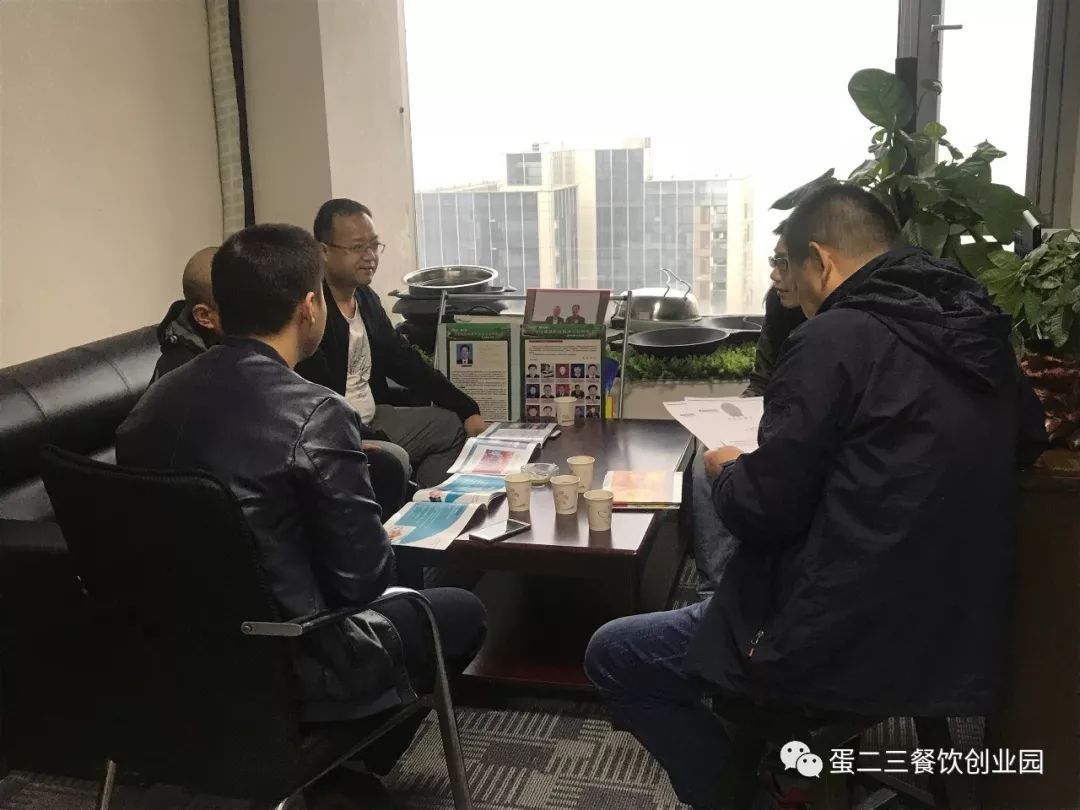 热烈欢迎宁夏银川赵总到访考察7石咕咕鱼,纸包鱼项目!